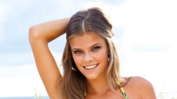 Nina Agdal : La jolie Danoise tient ses bikinis pour cet été