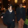 Kim Kardashian enceinte et son petit-ami Kanye West font du shopping chez à Paris le 8 janvier 2013.