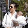 Kourtney Kardashian fait du shopping à Beverly Hills avec sa fille Penelope. Le 10 janvier 2013.