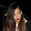 Rihanna entourée de gardes du corps, arrive au Roxbury Nightclub. Los Angeles, le 10 janvier 2013.