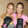 Adriana Lima et Erin Heatherton célèbrent le lancement de la nouvelle collection de VSX Sport, ligne de vêtements de sport de Victoria's Secret, dans la boutique de la marque située dans le quartier d'Herald Square. New York, le 15 janvier 2013.