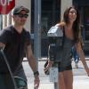 Exclu - Jeremy Renner dans les rues de Los Angeles en compagnie d'une mystérieuse inconnues le 30 Août 2012.