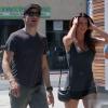 Exclu - Jeremy Renner dans les rues de Los Angeles en compagnie d'une mystérieuse inconnues le 30 Août 2012.