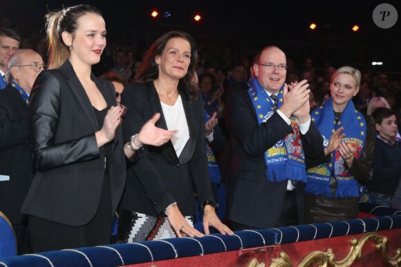 Pauline Ducruet, Stéphanie de Monaco, et le prince Albert II au 37e Festival International du Cirque de Monte-Carlo le 17 janvier 2013.