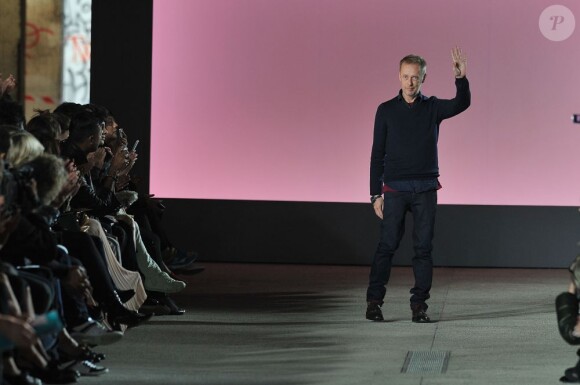 Bill Gaytten à l'issue du défilé John Galliano printemps-été 2013 à la Cité de la Mode et du Design. Paris, le 30 septembre 2012.