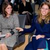 Les princesses Beatrice et Eugenie d'York à Hanovre lors de la cérémonie de réouverture du château Herrenhausen, le 18 janvier 2013 dans le cadre de leur visite officielle de deux jours pour soutenir la campagne promotionnelle en faveur de la Grande-Bretagne, GREAT.