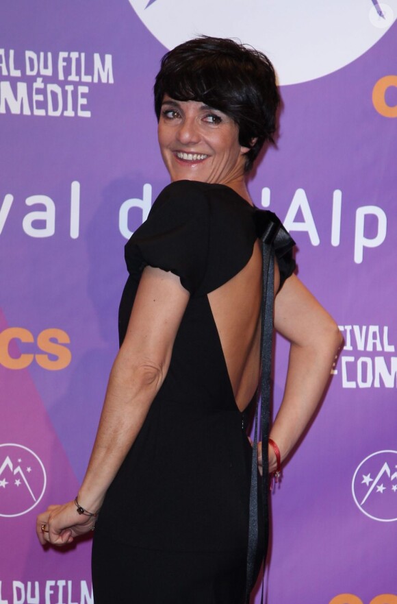 Florence Foresti pose avec charme avant de dévoiler le palmarès du 16e festival international du film de comédie, le 19 janvier 2013.