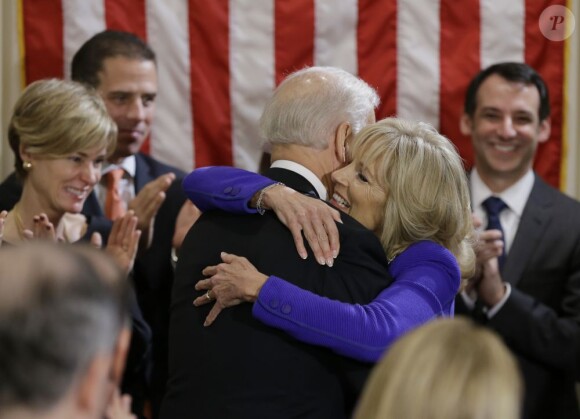 Joe Biden prête serment comme vice-président des États-Unis, à la résidence Naval Observatory à Washington, le 20 janvier 2013.
