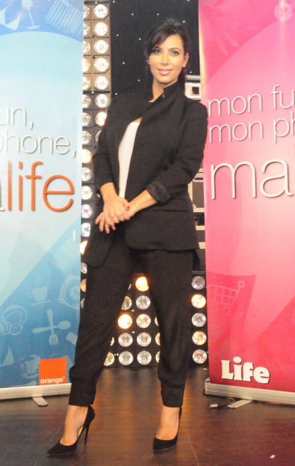 Kim Kardashian, ravissante et enceinte, assiste à une nouvelle soirée Ma Life dans la boite de nuit Life Star à Abidjan, le 20 janvier 2013.