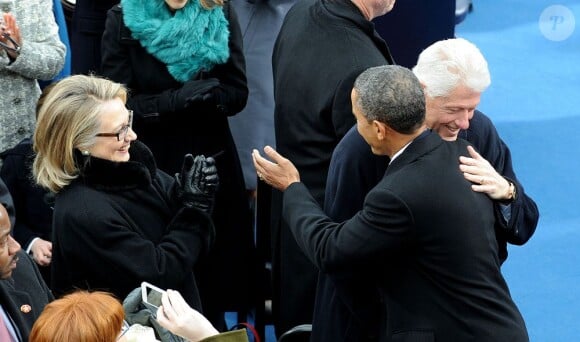 Barack Obama, Bill et Hillary Clinton lors de la cérémonie d'investiture qui se tenait devant le Capitole de Washington le 21 janvier 2013