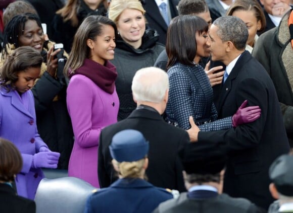 Michelle Obama et ses filles Malia et Sasha lors de la cérémonie d'investiture de son mari Barack qui se tenait devant le Capitole de Washington le 21 janvier 2013