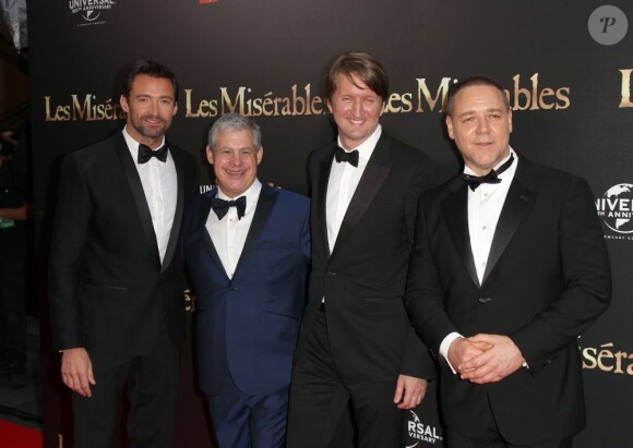 Hugh Jackman, Sir Cameron Mackintosh, le réalisateur Tom Hooper et Russell Crowe à la première des Misérables à Sydney en Australie, le 21 Decembre 2012.