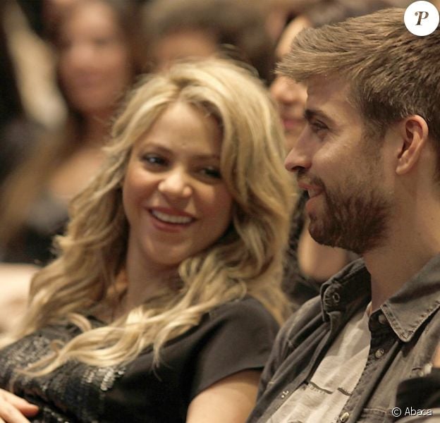 Shakira et son amoureux Gerard Piqué lors d'une conférence du père de la chanteuse à Barcelone le 14 janvier 2013