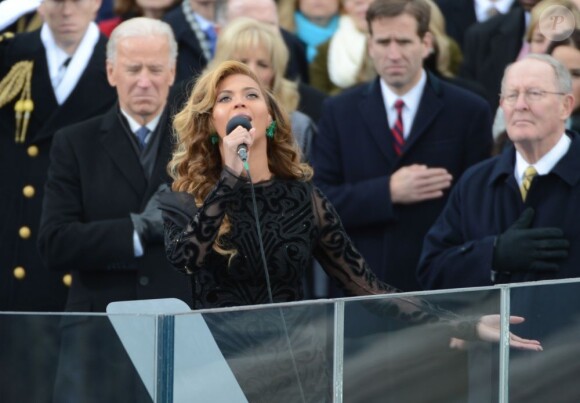Beyoncé chante lors de la cérémonie d'investiture du président Barack Obama, le 21 janvier 2013.