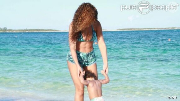 Beyoncé a dévoilé sur Tumblr les premiers pas de sa fille Blue Ivy.