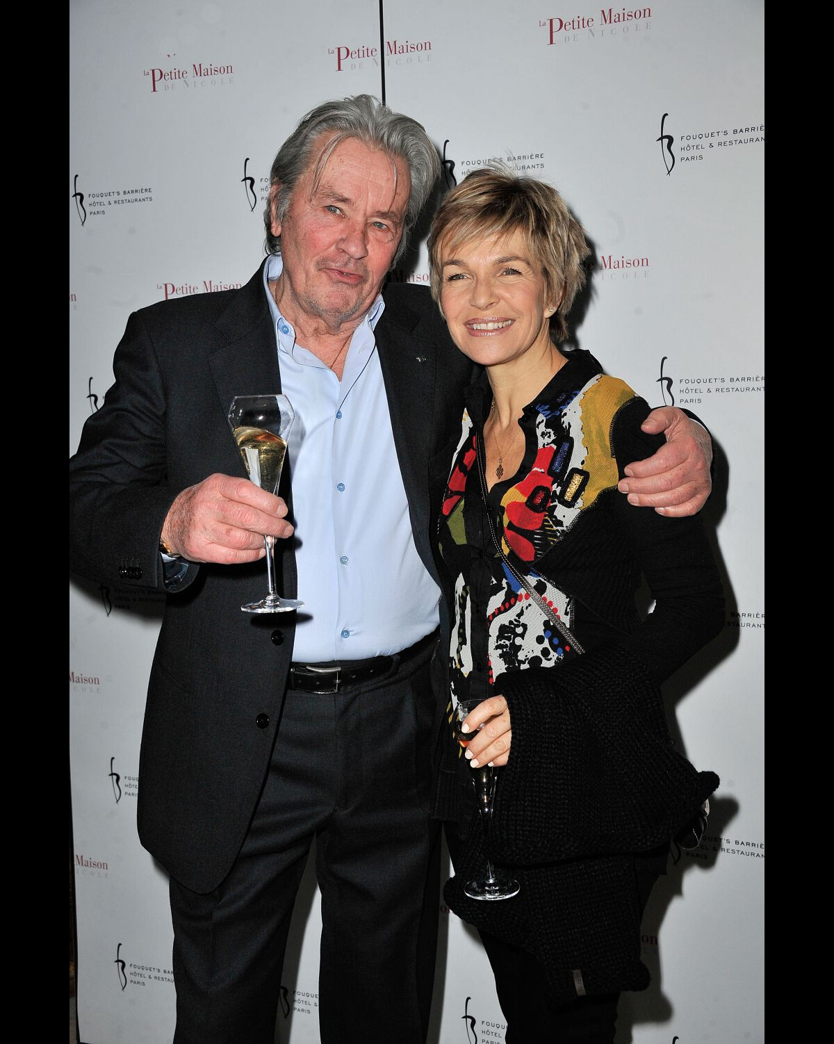 Photo : Alain Delon et Véronique Jannot à l'inauguration du restaurant La  Petite Maison de Nicole à l'Hôtel Fouquet's Barrière à Paris, le 22 janvier  2013. - Purepeople