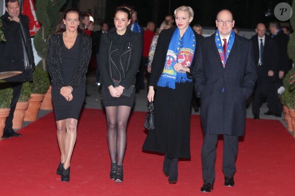 La princesse Stéphanie de Monaco, sa fille Pauline Ducruet, le prince Albert et la princesse Charlene arrivent au gala de remise des prix au 37e Festival international du cirque de Monte-Carlo, le 22 janvier 2013 au chapiteau Fontvieille.