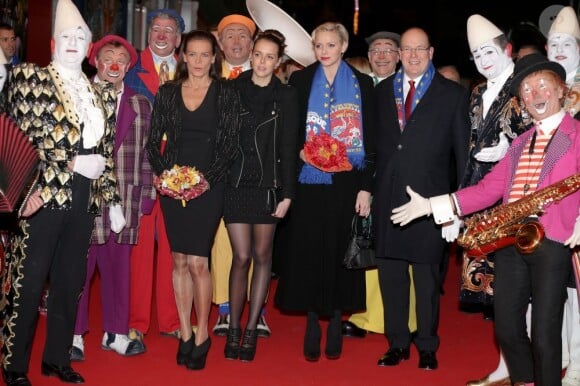 Stéphanie de Monaco arrive avec sa fille Pauline Ducruet, le prince Albert et la princesse Charlene au gala de remise des prix au 37e Festival international du cirque de Monte-Carlo, le 22 janvier 2013 au chapiteau Fontvieille.