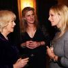 La duchesse de Cornouailles et Zara Phillips en grande discussion. Camilla Parker Bowles, marraine de la Fédération britannique des sports équestres, organisait le 22 janvier 2013 une réception à Clarence House en l'honneur des médaillés olympiques et paralympiques de Londres 2012 dans les disciplines équestres, dont sa nièce par alliance Zara Phillips.