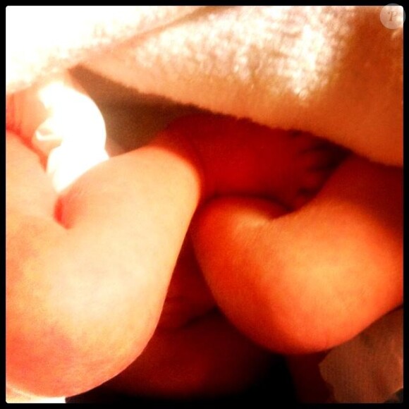 Première photo de Nico et Blake, les jumelles de Jenny Frost nées le 20 janvier 2013.