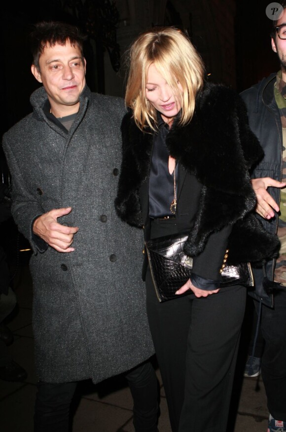 Kate Moss et Jamie Hince lors d'une sortie nocturne à Londres le 23 janvier 2013