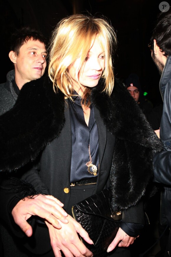 Kate Moss et son amoureux Jamie Hince lors d'une sortie nocturne à Londres le 23 janvier 2013