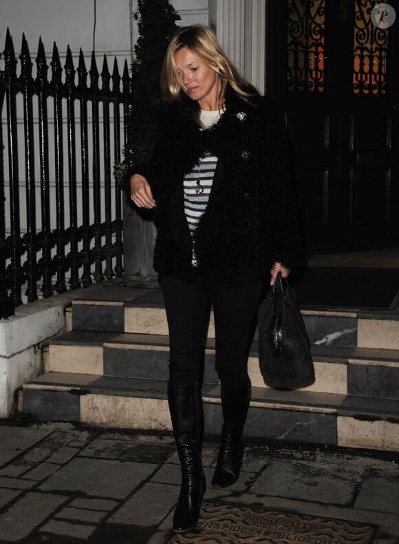 Kate Moss quitte une clinique à Londres le 24 janvier 2013