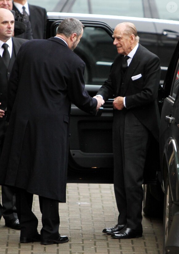 Le prince Philip, duc d'Edimbourg avec le prince héritier Alexander II Karadjordjevic de Yougoslavie aux obsèques de sa nièce la princesse Margarita de Baden le 24 janvier 2013 en l'église orthodoxe de Serbie de l'ouest de Londres. La princesse est décédée le 15 janvier 2013 à 80 ans, dans le Surrey, des suites d'une longue maladie.