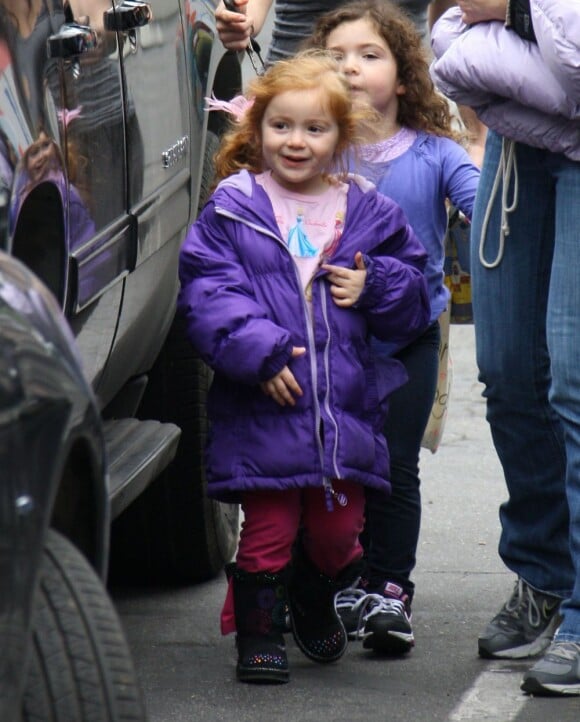 Sunday Urban, la fille de Nicole Kidman et Keith Urban, rentre de l'école avec sa nounou à Los Angeles, le 24 janvier 2013.