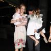 Nicole Kidman et son mari Keith Urban, à l'aéroport de Los Angeles, avec leurs filles Faith et Sunday, le 14 mars 2012.