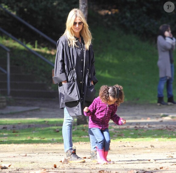Heidi Klum, ses enfants Leni, Henry, Johan et Lou et son compagnon Martin Kristen dans un parc à Brentwood, le 26 Janvier 2013. Pendant que la famille était au parc, l'ainé Henry participait à un match de football.