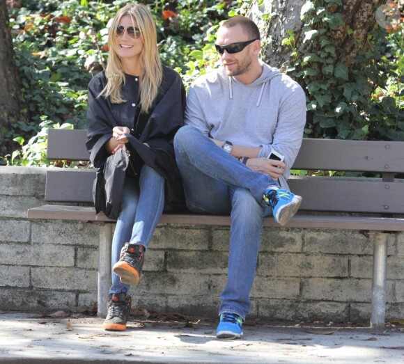 Heidi Klum, ses enfants Leni, Henry, Johan et Lou et son compagnon Martin Kristen dans un parc à Brentwood, le 26 Janvier 2013. Pendant que la famille était au parc, l'ainé Henry participait à un match de football.