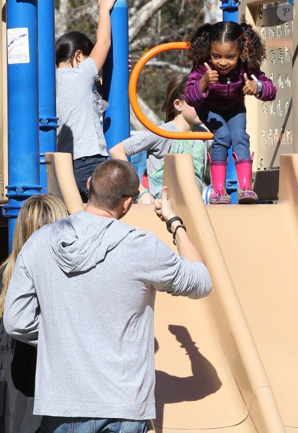 Heidi Klum, ses enfants Leni, Henry, Johan et Lou et son compagnon Martin Kristen dans un parc à Brentwood, le 26 Janvier 2013. Pendant que la famille était au parc, l'ainé Henry participait à un match de football.