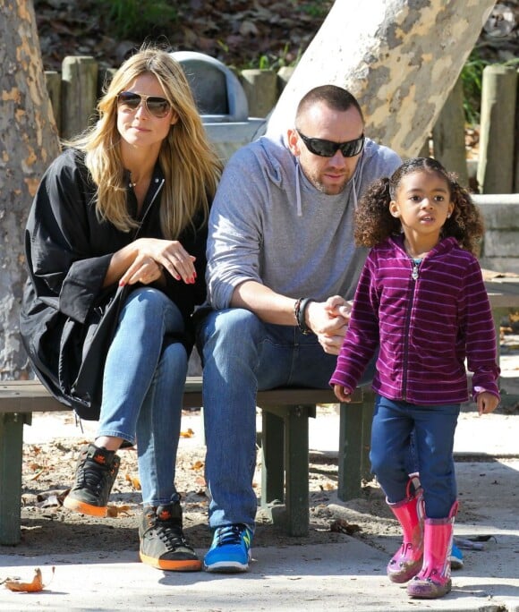 Heidi Klum, ses enfants Leni, Henry, Johan et Lou et son compagnon Martin Kristen dans un parc à Brentwood, le 26 Janvier 2013. Pendant que la famille était au parc, l'ainé Henry participait à un match de football.