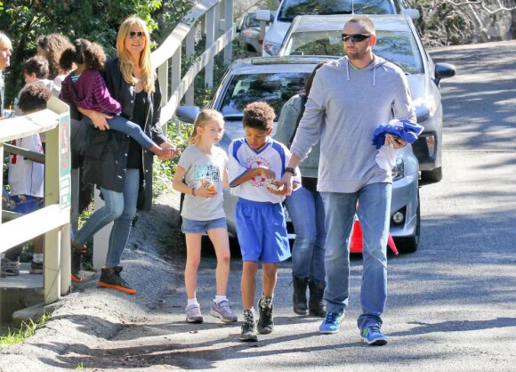Heidi Klum, ses enfants Leni, Henry, Johan et Lou et son compagnon Martin Kristen dans un parc à Brentwood, le 26 Janvier 2013. Pendant que la famille était au parc, l'ainé Henry participait à un match de football.