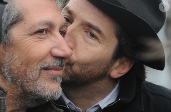 Les acteurs Alain Chabat et Edouard Baer, du film Turf, lors du 92eme Grand Prix d'Amérique à l'hippodrome de Vincennes, le 27 janvier 2013.