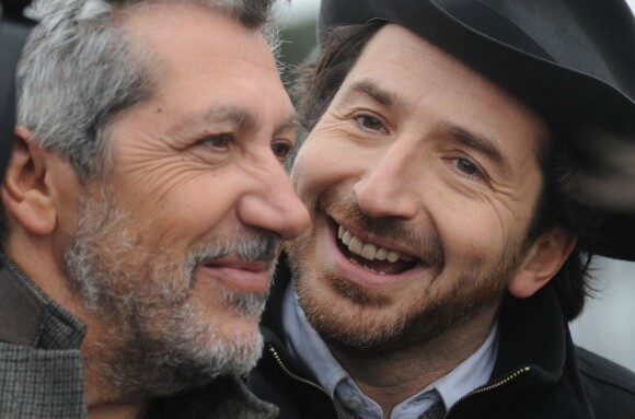 Alain Chabat et Edouard Baer du film Turf, lors du 92eme Grand Prix d'Amérique à l'hippodrome de Vincennes, le 27 janvier 2013.