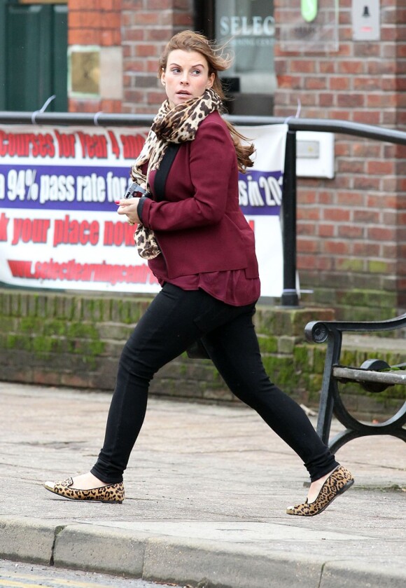 Coleen Rooney surprise dans les rues de Manchester le 28 janvier 2013 avant d'aller chez son coiffeur