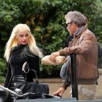Amber Heard use de ses charmes sur Kevin Costner en plein tournage parisien