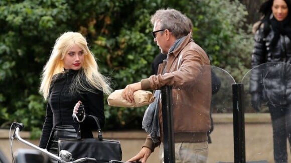 Amber Heard use de ses charmes sur Kevin Costner en plein tournage parisien