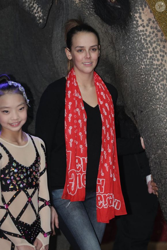 Pauline Ducruet lors de la présentation le 1er février 2013, avec sa mère la princesse Stéphanie de Monaco, des jeunes artistes de cirque programmés lors du 2e Festival New Generation (2-3 février).