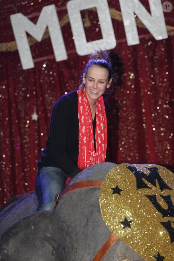 Pauline Ducruet lors de la présentation le 1er février 2013, avec sa mère la princesse Stéphanie de Monaco, des jeunes artistes de cirque programmés lors du 2e Festival New Generation (2-3 février).