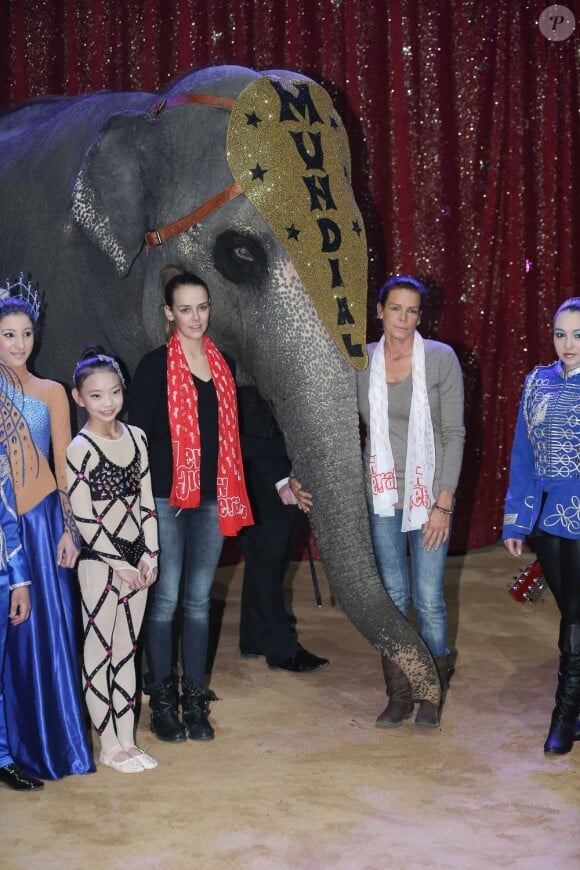 Pauline Ducruet lors de la présentation le 1er février 2013, avec sa mère la princesse Stéphanie de Monaco, des jeunes artistes de cirque programmés lors du 2e Festival New Generation (2-3 février).