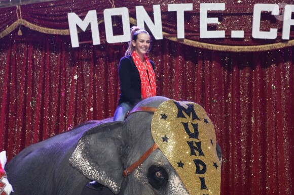 Pauline Ducruet lors de la présentation le 1er février 2013, avec sa mère la princesse Stéphanie de Monaco, des jeunes artistes de cirque programmés lors du 2e Festival New Generation (2-3 février).