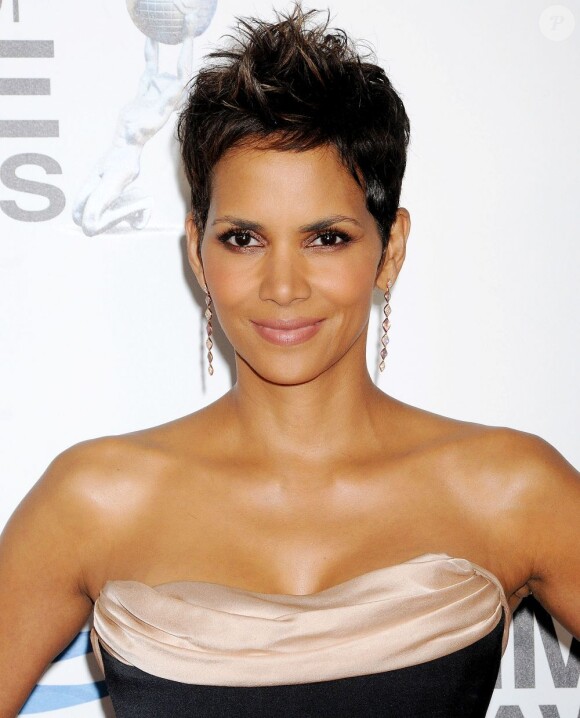 Halle Berry assiste à la 44e cérémonie des NAACP Image Awards au Shrine Auditorium. Los Angeles. Le 1er février 2013.