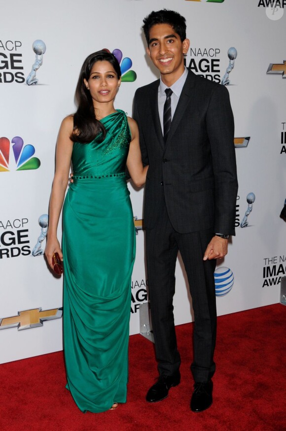 Freida Pinto et Dev Patel assistent à la 44e cérémonie des NAACP Image Awards au Shrine Auditorium. Los Angeles. Le 1er février 2013.