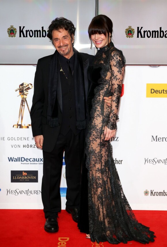 Al Pacino et sa compagne Lucila Sola lors des Golden Camera Awards (Goldene Kamera Awards) à Berlin le 2 février 2013
