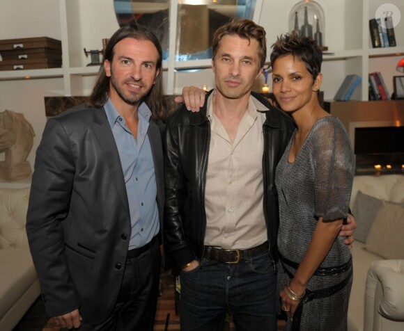 Michael Martin, Olivier Martinez et Halle Berry au restaurant Villa Azur à Miami, le 2 février 2013.