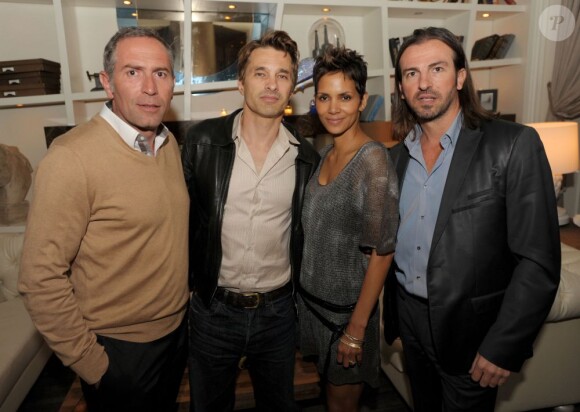 Jean-Philippe Bernard, Olivier Martinez, Halle Berry et Michael Martin au restaurant Villa Azur à Miami, le 2 février 2013.