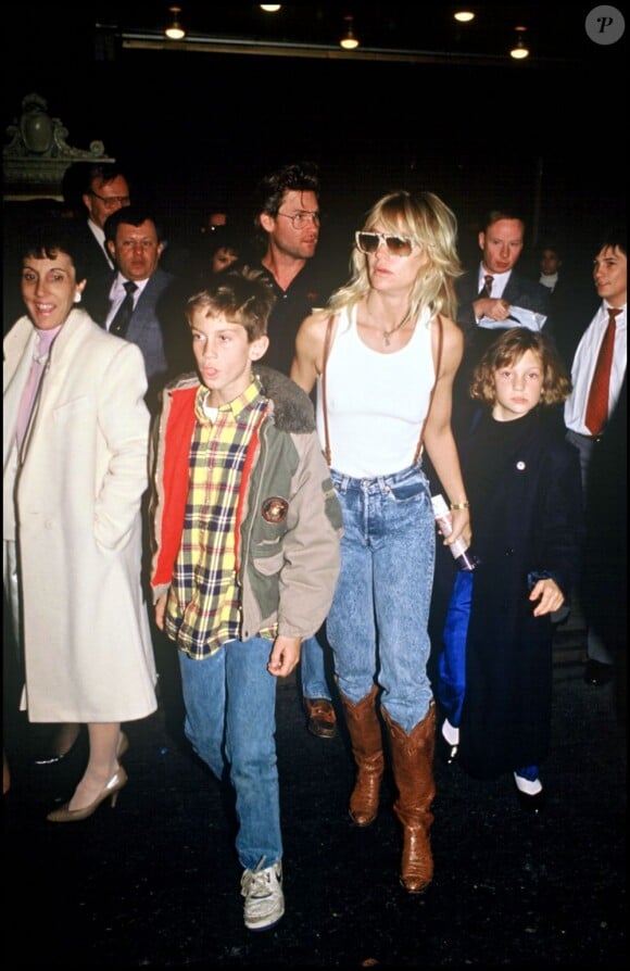 Kate Hudson et Kurt Russell, alors qu'Oliver et Kate Hudson sont encore tout petit. Nous sommes en 1988.